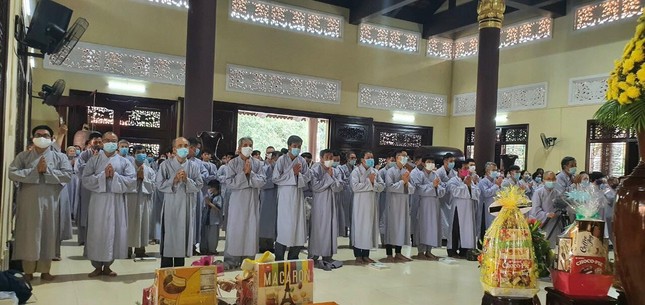 Phật tử trang nghiêm tác bạch tạ pháp khóa tu tĩnh tâm năm Canh Tý - Ảnh: Chánh Hùng Lực Phật tử trang nghiêm tác bạch tạ pháp khóa tu tĩnh tâm năm Canh Tý - Ảnh: Chánh Hùng Lực