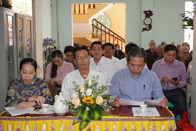 Chư tôn đức Tăng Ni, đại diện chính quyền, Phật tử tham dự Chư tôn đức Tăng Ni, đại diện chính quyền, Phật tử tham dự