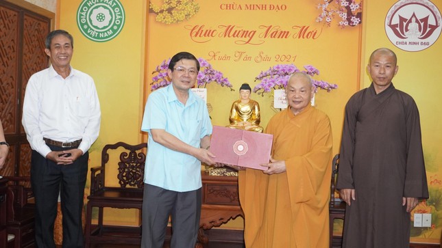 Hòa thượng Thích Thiên Nhơn và Thượng tọa Thích Minh Nhẫn tiếp đoàn