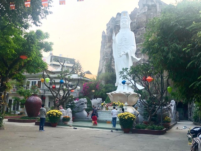 Phật tử lễ Phật tại tịnh xá Trung Tâm Phật tử lễ Phật tại tịnh xá Trung Tâm