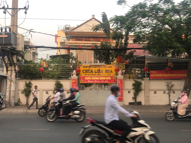 Chùa Liên Hoa vẫn tạm thời đóng cửa - Ảnh: Minh Lộc Chùa Liên Hoa vẫn tạm thời đóng cửa - Ảnh: Minh Lộc