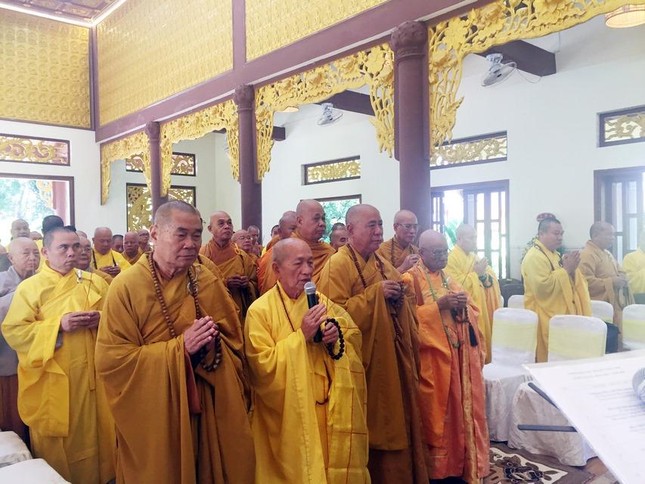 Chư tôn đức thành kính niêm hương tưởng niệm Đại lão Hòa thượng Thích Đồng Huy Chư tôn đức thành kính niêm hương tưởng niệm Đại lão Hòa thượng Thích Đồng Huy