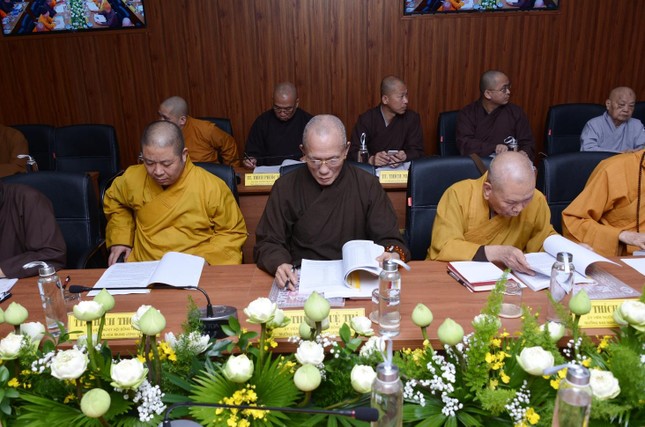 Chư tôn đức tham dự Hội nghị Ban Thường trực Chư tôn đức tham dự Hội nghị Ban Thường trực