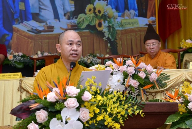 Thượng tọa Thích Đức Thiện báo cáo các hoạt động Phật sự của GHPGVN năm 2020