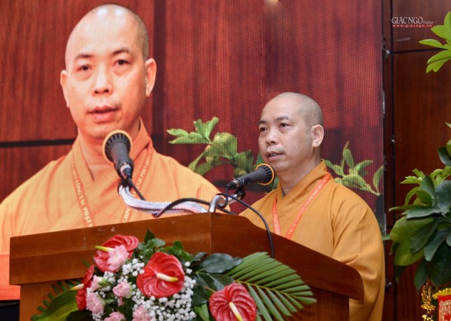 Thượng tọa Thích Quang Thạnh dẫn chương trình hội nghị Thượng tọa Thích Quang Thạnh dẫn chương trình hội nghị