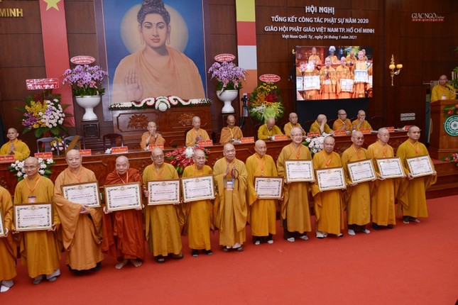 Các ban chuyên môn nhận Bằng Tuyên dương công đức của Trung ương Giáo hội Các ban chuyên môn nhận Bằng Tuyên dương công đức của Trung ương Giáo hội