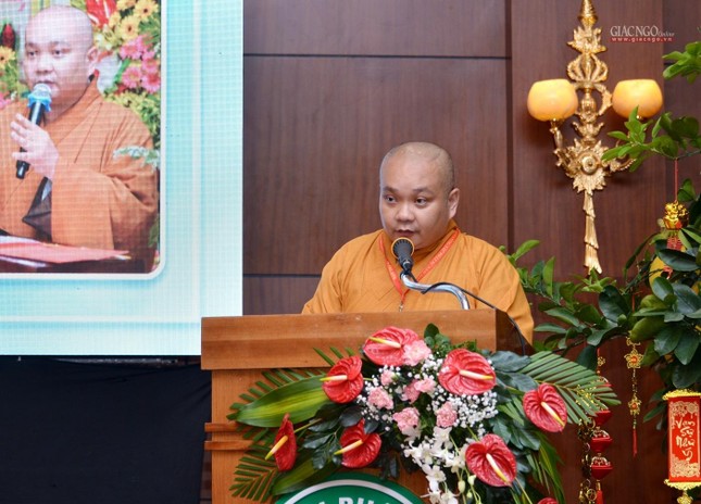 Đại đức Thích Trung Nguyện đọc danh sách chư tôn đức Tăng Ni được tấn phong giáo phẩm Đại đức Thích Trung Nguyện đọc danh sách chư tôn đức Tăng Ni được tấn phong giáo phẩm