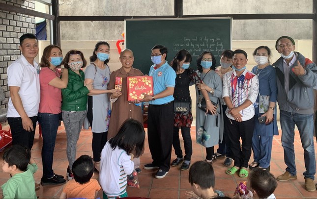 Trao quà đến Mái ấm tại chùa Phật Bửu (xã Ninh Thọ) Trao quà đến Mái ấm tại chùa Phật Bửu (xã Ninh Thọ)