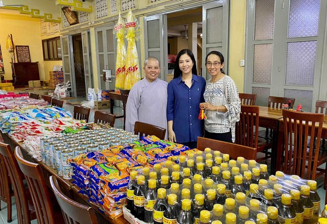 Những nhu yếu phẩm được chùa chuẩn bị tặng đến người nghèo trong dịp Tết Những nhu yếu phẩm được chùa chuẩn bị tặng đến người nghèo trong dịp Tết