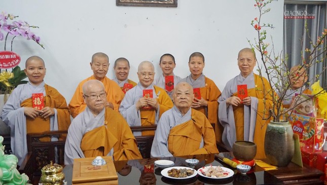 Trong mùa xuân đầy pháp lạc