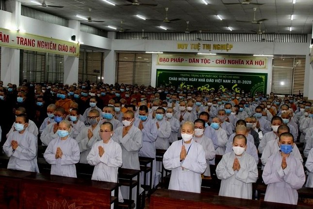 Tăng Ni sinh lắng nghe phổ biến về nội quy sinh hoạt của Trường Trung cấp Phật học Tăng Ni sinh lắng nghe phổ biến về nội quy sinh hoạt của Trường Trung cấp Phật học