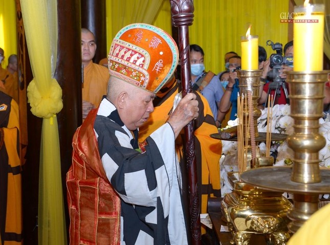 Hòa thượng Thích Thiện Đắc tuyên pháp ngữ, phất trần