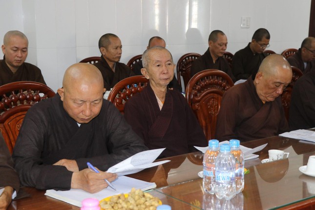 Chư tôn đức tham dự buổi họp Chư tôn đức tham dự buổi họp