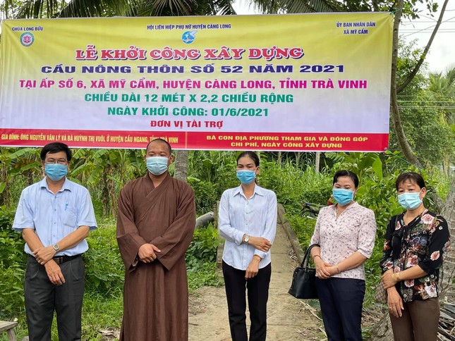 Đại đức Thích Minh Trí cảm ơn mạnh thường dù dịch bệnh cũng hỗ trợ xây cầu cho bà con - Ảnh: L.B Đại đức Thích Minh Trí cảm ơn mạnh thường dù dịch bệnh cũng hỗ trợ xây cầu cho bà con - Ảnh: L.B