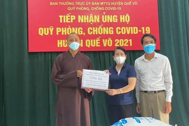 Trao quà tại huyện Quế Võ Trao quà tại huyện Quế Võ
