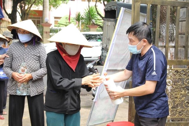 Người đến nhận cơm phải bảo đảm 5K được Bộ Y tế khuyến cáo Người đến nhận cơm phải bảo đảm 5K được Bộ Y tế khuyến cáo