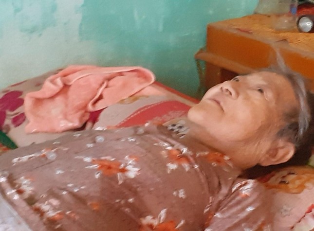 Bà Đào Thị Chính bị bệnh thận giai đoạn cuối còn phải nuôi cháu mồ côi Bà Đào Thị Chính bị bệnh thận giai đoạn cuối còn phải nuôi cháu mồ côi