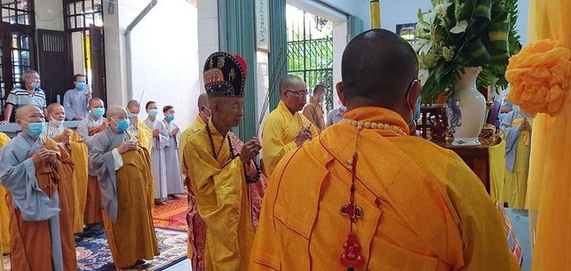 Chư tôn đức niêm hương tưởng niệm