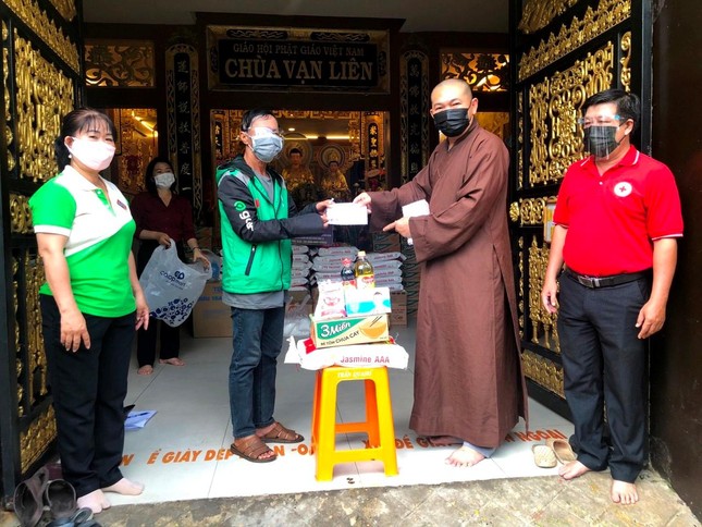 Hỗ trợ đến người lao động khó khăn