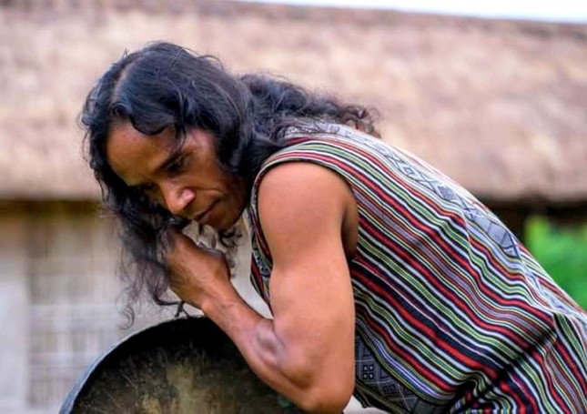 Trưởng nhóm “Du lịch thanh niên” ở làng Teng