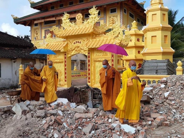 Sái tịnh cầu nguyện công trình sớm được thành tựu