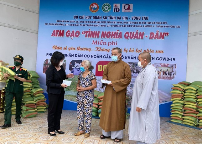 Người nghèo được chia sẻ khó khăn Người nghèo được chia sẻ khó khăn