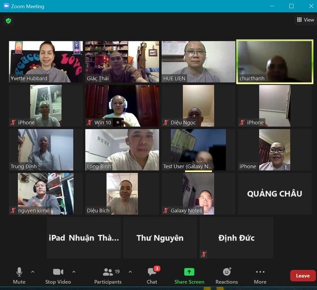 Chư tôn đức Tăng Ni tham gia học tiếng Anh, thảo luận kinh điển quan hình thức học online Chư tôn đức Tăng Ni tham gia học tiếng Anh, thảo luận kinh điển quan hình thức học online