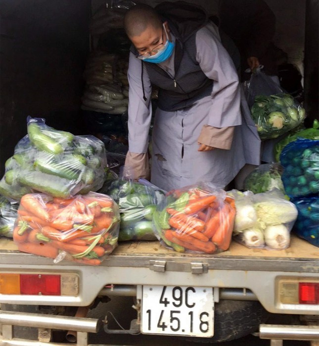 Rau xanh Đà Lạt được lựa chọn để đóng gói chất gọn lên xe ô tô chở đi Rau xanh Đà Lạt được lựa chọn để đóng gói chất gọn lên xe ô tô chở đi