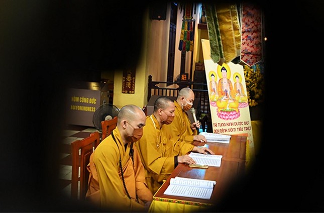 Chư tôn đức trì Hội đồng Trị sự, Văn phòng I Trung ương Giáo hội trì tụng kinh Dược sư Chư tôn đức trì Hội đồng Trị sự, Văn phòng I Trung ương Giáo hội trì tụng kinh Dược sư