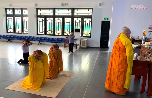 Lễ cung thỉnh kim quan hỏa táng vào lúc 7 giờ ngày 3-8-2021 (25-6-Tân Sửu) tại Nhà Hỏa táng TP.Nha Trang - Ảnh: Nguyên Đăng Lễ cung thỉnh kim quan hỏa táng vào lúc 7 giờ ngày 3-8-2021 (25-6-Tân Sửu) tại Nhà Hỏa táng TP.Nha Trang - Ảnh: Nguyên Đăng