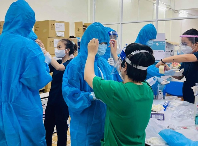 Đã có những bạn trẻ tiếp tục xung phong vào tuyến đầu hỗ trợ cho bệnh nhân Covid-19 Đã có những bạn trẻ tiếp tục xung phong vào tuyến đầu hỗ trợ cho bệnh nhân Covid-19