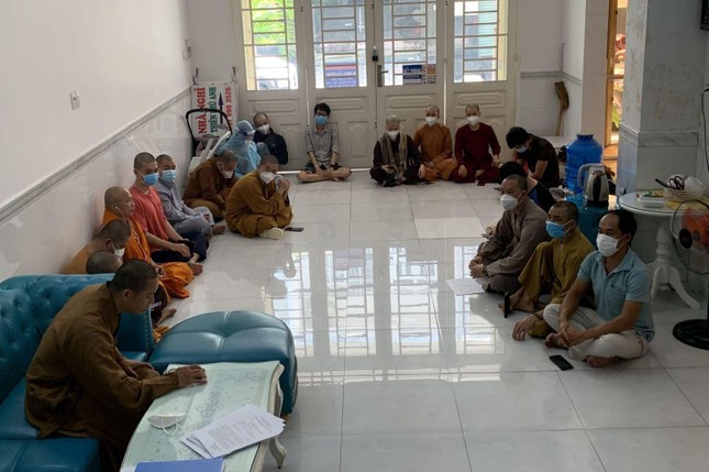 Buổi sinh hoạt của đội tình nguyện viên Buổi sinh hoạt của đội tình nguyện viên