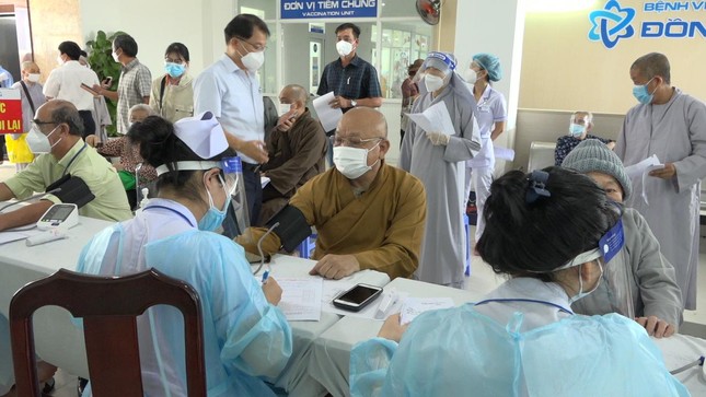 Chư tôn đức Ban Thường trực Ban Trị sự đã được tiêm mũi 2 phòng Covid-19 Chư tôn đức Ban Thường trực Ban Trị sự đã được tiêm mũi 2 phòng Covid-19