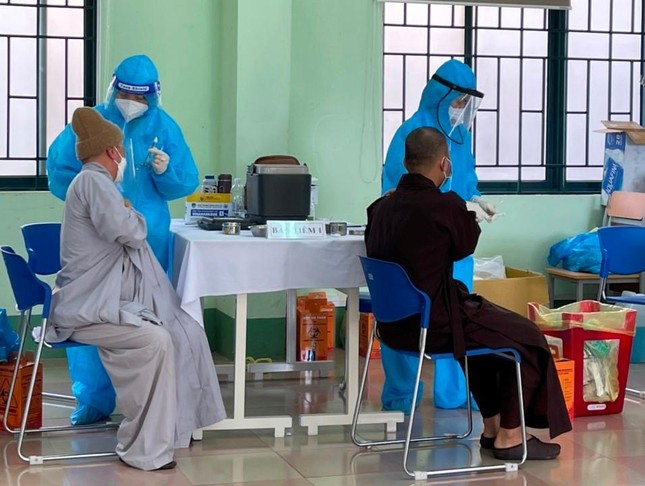 Tăng Ni trên địa bàn TP.Pleiku được tiêm vắc-xin