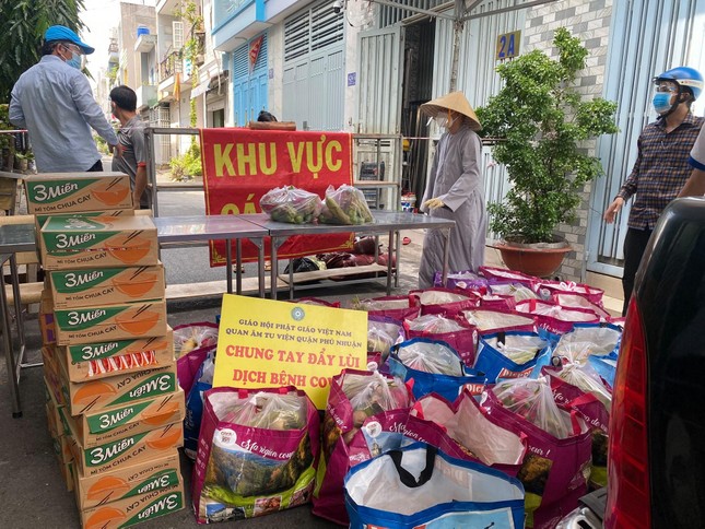 Các cuộc điện thoại, tin nhắn cầu cứu đói liên tục gửi đến Các cuộc điện thoại, tin nhắn cầu cứu đói liên tục gửi đến