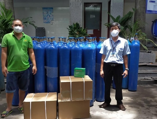 Trao 50 bình oxy tại Bệnh viện 115