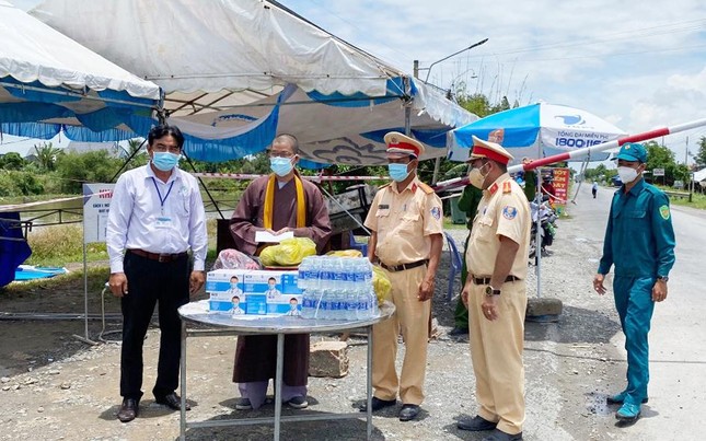 Hỗ trợ lực lượng tuyến đầu kiểm dịch Hỗ trợ lực lượng tuyến đầu kiểm dịch