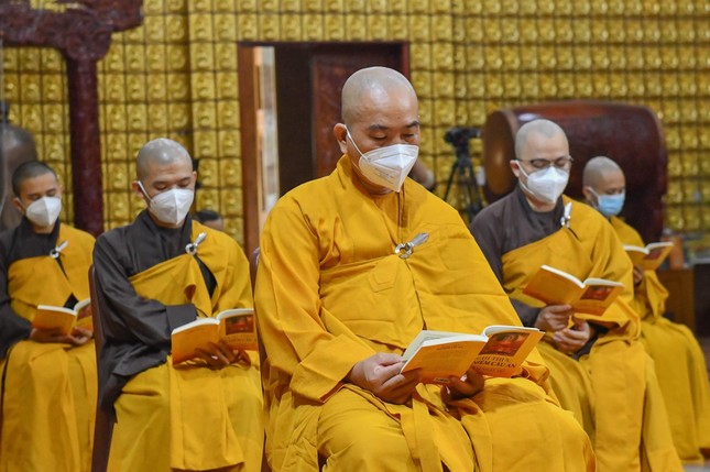 Thực hiện tụng thời kinh Thực tập vô ngã cúng dường Thực hiện tụng thời kinh Thực tập vô ngã cúng dường