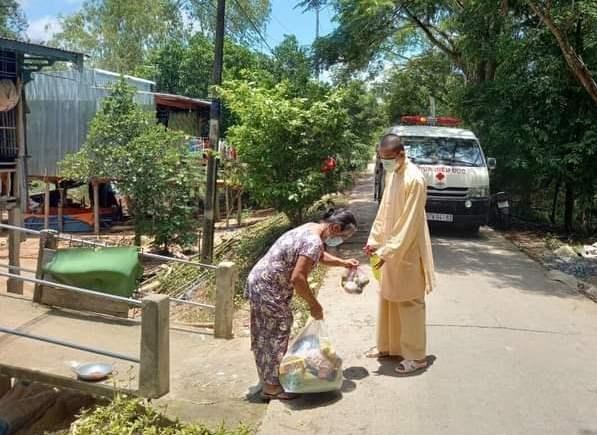 Chuyến xe 0 đồng tặng tặng quà đến những hộ khó khăn trong mùa giãn cách Chuyến xe 0 đồng tặng tặng quà đến những hộ khó khăn trong mùa giãn cách