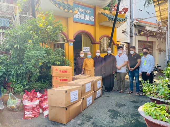 Cúng dường tịnh thất Viên Quang, quận 6 Cúng dường tịnh thất Viên Quang, quận 6