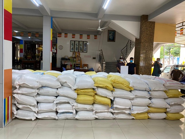 12 tấn gạo sẽ vận chuyển đến cho bà con trở về từ vùng dịch hiện đang cách ly