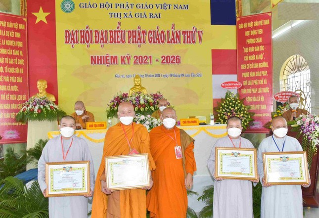 Chư tôn đức Tăng Ni nhận Bằng tuyên dương công đức Ban Trị sự Phật giáo tỉnh