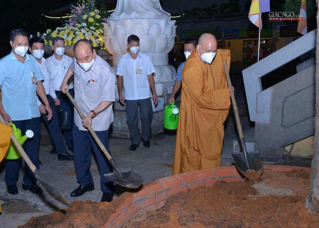 Trồng cây lưu niệm Trồng cây lưu niệm