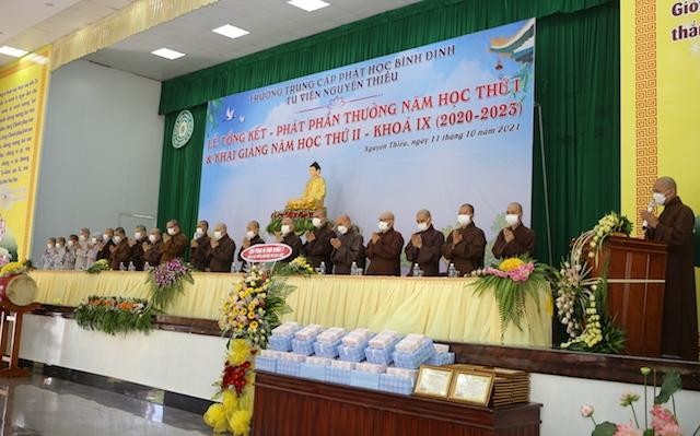 Chư tôn đức Ban Giám hiệu, giáo thọ...