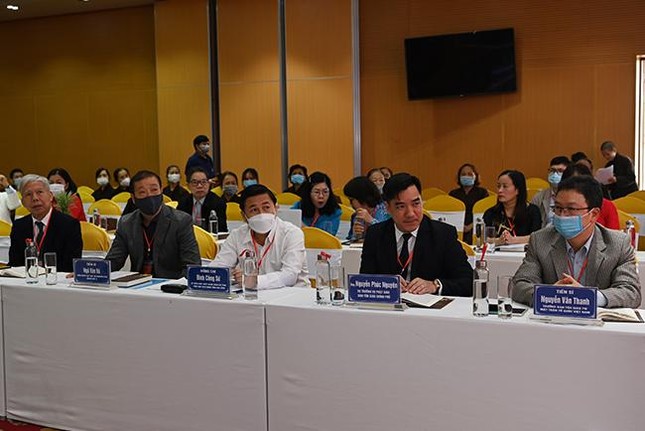 Các nhà khoa học tham gia hội thảo