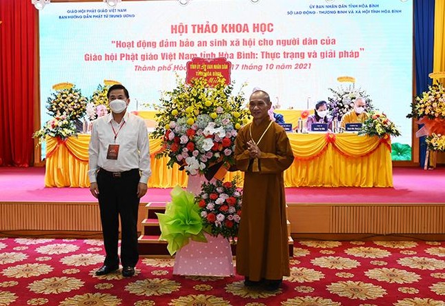 Lẵng hoa của Tỉnh ủy - UBND - HĐND tỉnh Hòa Bình chúc mừng