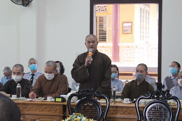 Chư tôn đức góp ý kiến tại hội nghị Chư tôn đức góp ý kiến tại hội nghị