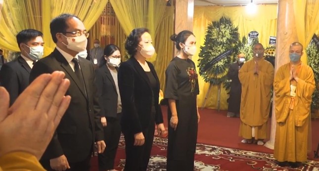 Đoàn Bộ Nội vụ do bà Phạm Thị Thanh Trà làm trưởng đoàn dành phút mặc niệm kính viếng Đức Pháp chủ GHPGVN Đoàn Bộ Nội vụ do bà Phạm Thị Thanh Trà làm trưởng đoàn dành phút mặc niệm kính viếng Đức Pháp chủ GHPGVN