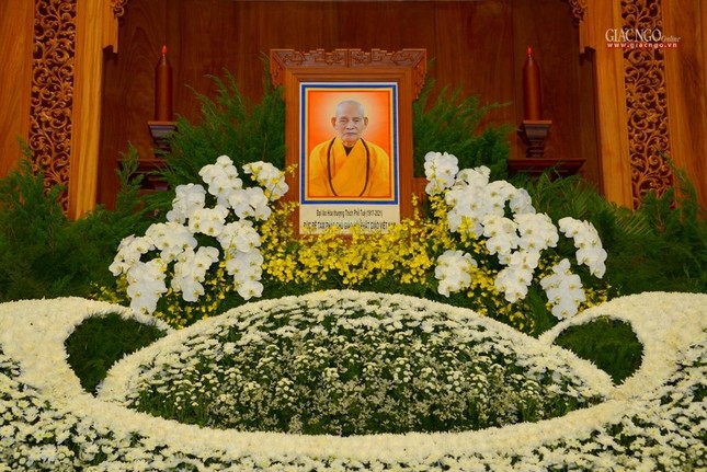 Di ảnh Đức Pháp chủ - Đại lão Hòa thượng Thích Phổ Tuệ tại Tổ đường Việt Nam Quốc Tự Di ảnh Đức Pháp chủ - Đại lão Hòa thượng Thích Phổ Tuệ tại Tổ đường Việt Nam Quốc Tự