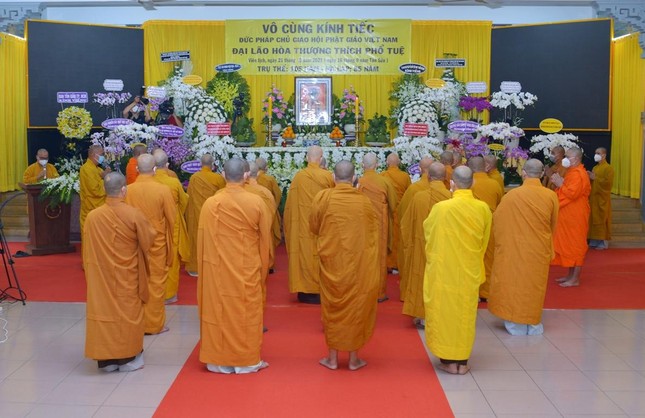 Chư tôn đức Phật giáo TP.HCM trang nghiêm tưởng niệm Đức Pháp chủ tại thiền viện Quảng Đức - quận 3, TP.HCM Chư tôn đức Phật giáo TP.HCM trang nghiêm tưởng niệm Đức Pháp chủ tại thiền viện Quảng Đức - quận 3, TP.HCM